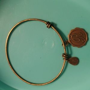 5/$20 Bella Ryann Gold tone R bangle bracelet